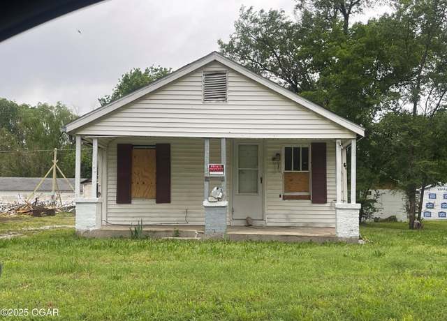 Property at 1620 Iowa Ave, Joplin, MO 64801, 2 beds, 1 bath