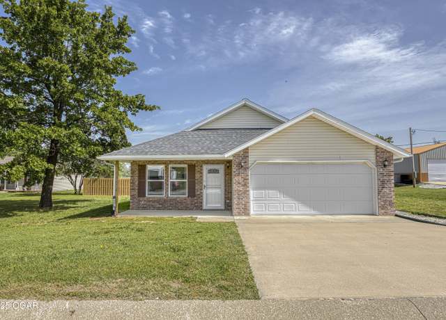 Property at 13674 Pierce Ln, Neosho, MO 64850, 3 beds, 2 baths