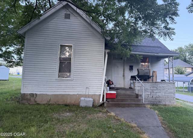 Property at 1222 Jersey St, Carthage, MO 64836, 3 beds, 1 bath