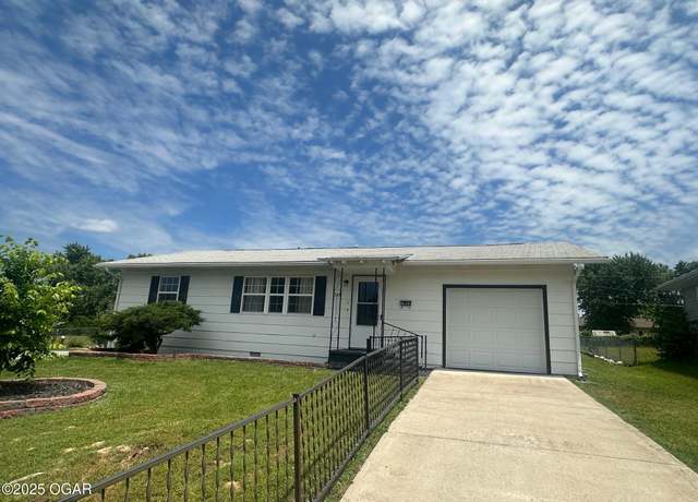 Property at 2421 Kansas Ave, Joplin, MO 64804, 3 beds, 1 bath