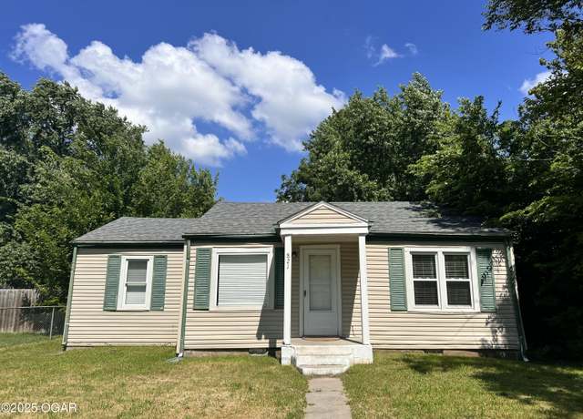 Property at 821 New Hampshire Ave, Joplin, MO 64801, 3 beds, 2 baths