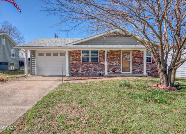 Property at 2824 S Park Ave, Joplin, MO 64804, 3 beds, 1 bath