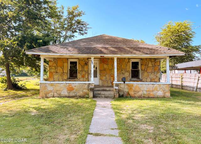Property at 619 W Brook St, Neosho, MO 64850, 3 beds, 1 bath