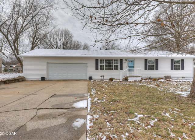 Property at 1629 Skylark Dr, Carthage, MO 64836, 3 beds, 2 baths