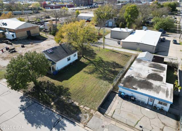 Property at 906 Grand Ave, Joplin, MO 64801