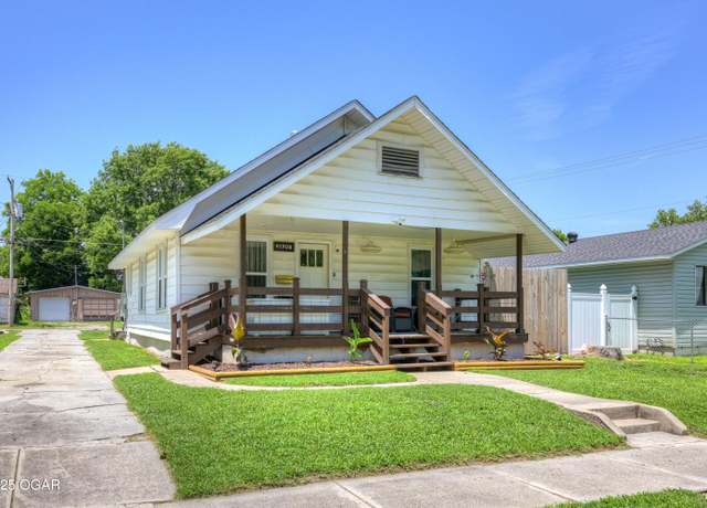 Property at 1508 S Moffet Ave, Joplin, MO 64804, 3 beds, 1 bath