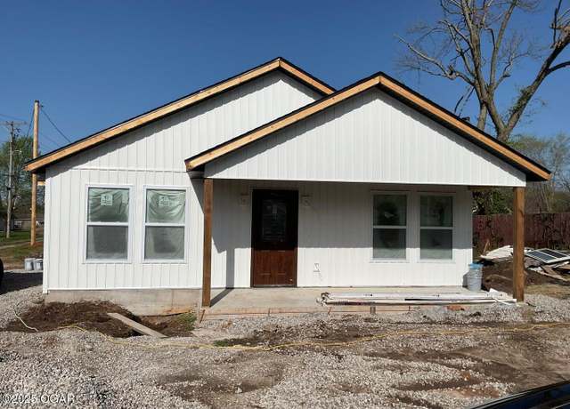 Property at 219 N Rinker Street Ave, Aurora, MO 65605, 3 beds, 2 baths