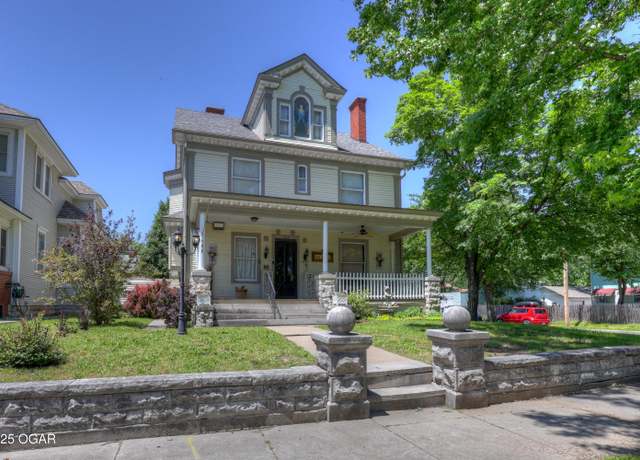 Property at 102 S Moffet Ave, Joplin, MO 64801, 4 beds, 3 baths