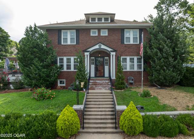 Property at 629 W Islington Pl, Joplin, MO 64801, 4 beds, 2.5 baths