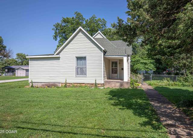 Property at 400 Broadway St, Lamar, MO 64759, 3 beds, 1 bath