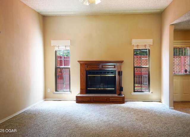 Property at 1940 Bluebird Dr, Webb City, MO 64870, 3 beds, 2 baths
