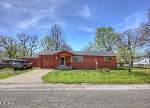 Property at 1005 Stratford Pl, Neosho, MO 64850, 3 beds, 1.5 baths