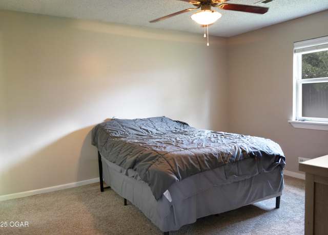 Property at 1219 Xenia Ct, Joplin, MO 64801, 3 beds, 2 baths
