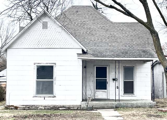 Property at 1015 W Daugherty St, Webb City, MO 64870, 3 beds, 1 bath