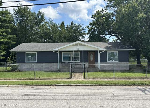 Property at 2022 W 4th St, Joplin, MO 64801, 3 beds, 2.5 baths