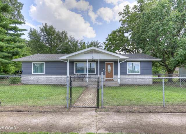 Property at 2022 W 4th St, Joplin, MO 64801, 3 beds, 2.5 baths