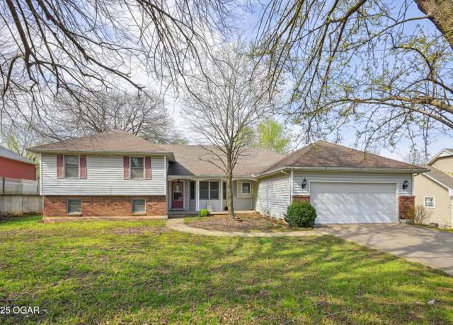 Property at 1825 W Aylor Street St, Webb City, MO 64870, 6 beds, 5.5 baths