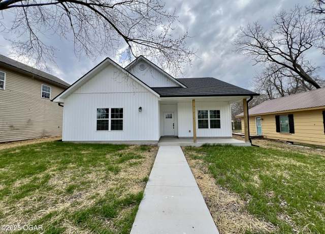 Property at 405 N Sergeant Ave, Joplin, MO 64801, 3 beds, 2 baths