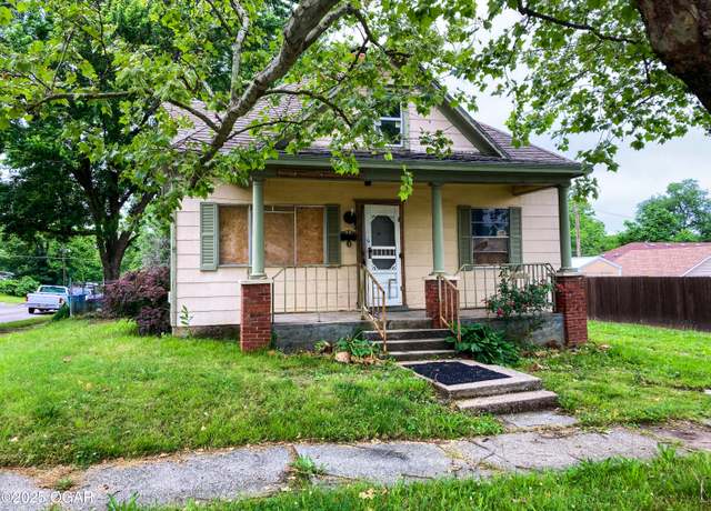 Property at 402 N Connor Ave, Joplin, MO 64801, 3 beds, 1.5 baths