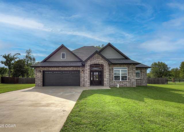 Property at 206 Amber Brush Ln, Joplin, MO 64801, 3 beds, 2 baths
