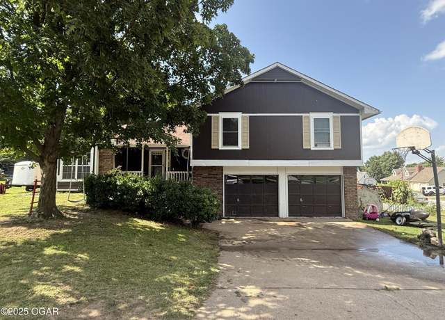 Property at 3831 Castle Rock Dr, Joplin, MO 64801, 5 beds, 4 baths