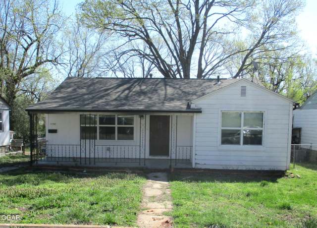Property at 1138 Valley, Carthage, MO 64836, 2 beds, 1 bath