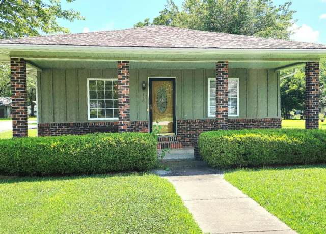 Property at 216 E South St, Arma, KS 66712, 4 beds, 2 baths