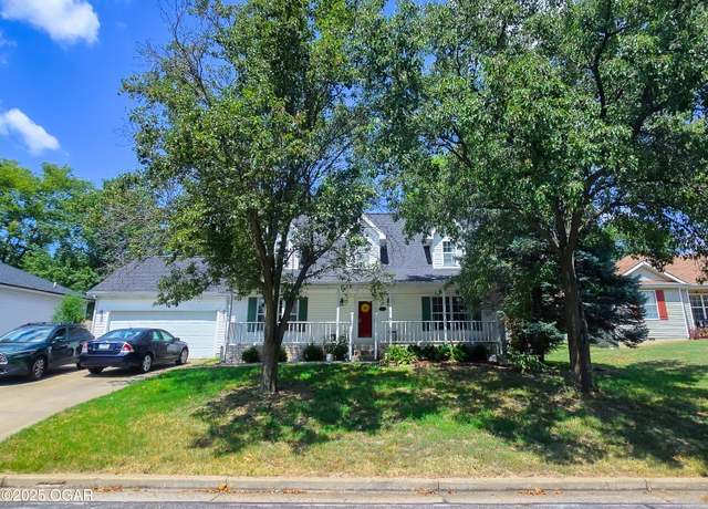 Property at 1011 E Yuma St, Joplin, MO 64801, 4 beds, 2.5 baths