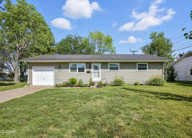 Property at 2019 Forest Dr, Carthage, MO 64836, 3 beds, 1 bath