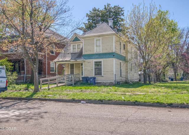 Property at 516 S Jackson Avenue Ave, Joplin, MO 64801, 3 beds, 2 baths