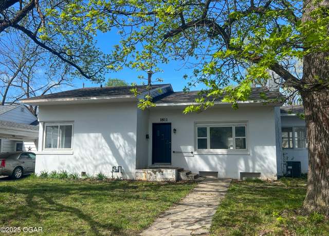 Property at 1811 S Main St, Carthage, MO 64836, 2 beds, 1 bath
