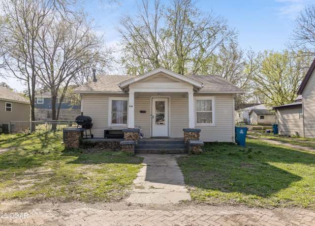 Property at 716 Young St, Neosho, MO 64850, 2 beds, 1 bath