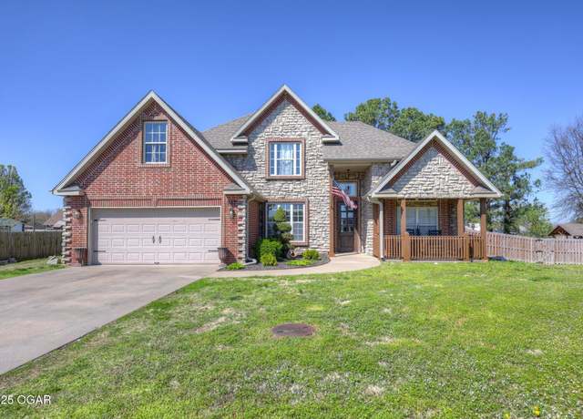 Property at 917 Monroe Cir, Carl Junction, MO 64834, 4 beds, 2.5 baths