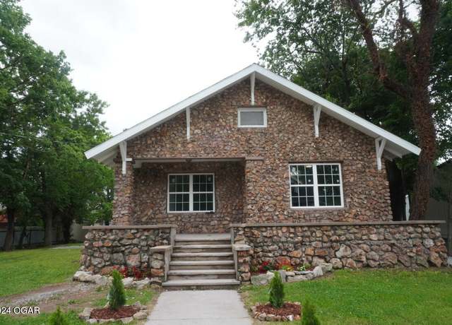 Property at 315 W Coler St, Neosho, MO 64850, 3 beds, 2 baths