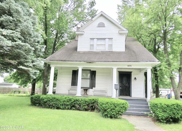 Property at 601 E Main St, Carterville, MO 64835, 3 beds, 2 baths