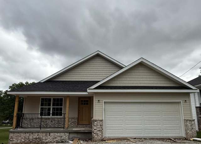 Property at 2006 E Quincy St, Joplin, MO 64801, 4 beds, 3 baths
