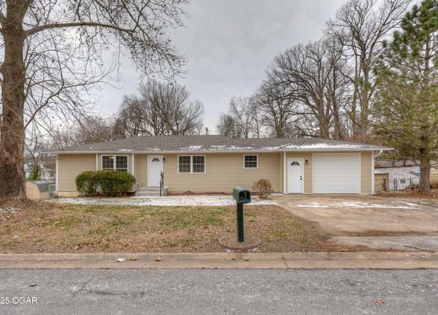 Property at 205 Hazelwood Dr, Neosho, MO 64850, 3 beds, 3 baths