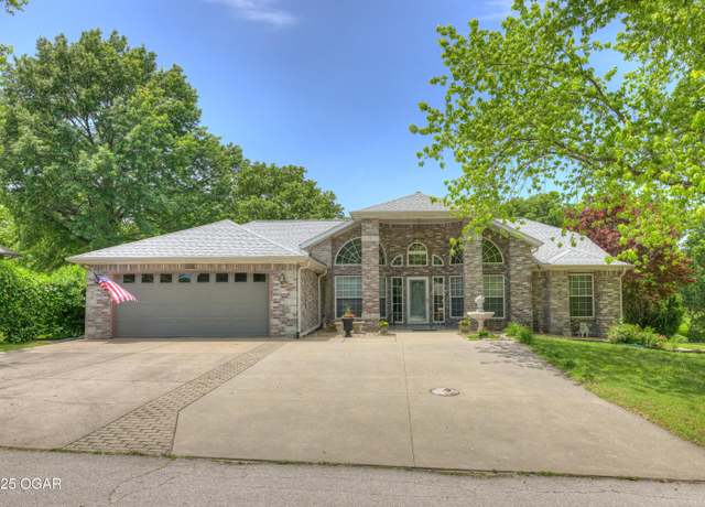 Property at 2214 Varney, Neosho, MO 64850, 3 beds, 3 baths