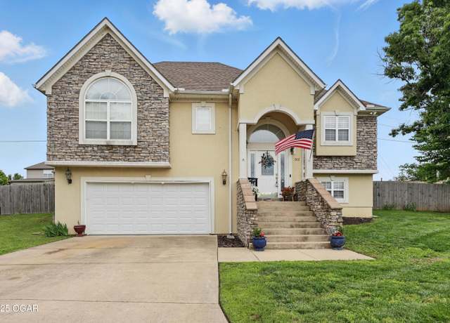 Property at 702 Copper Oaks Dr Dr, Carl Junction, MO 64834, 4 beds, 3 baths