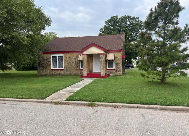 Property at 2702 S Kentucky Ave, Joplin, MO 64804, 2 beds, 1.5 baths