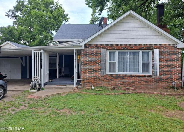 Property at 1601 Lincoln Ave, Baxter Springs, KS 66713, 3 beds, 2 baths