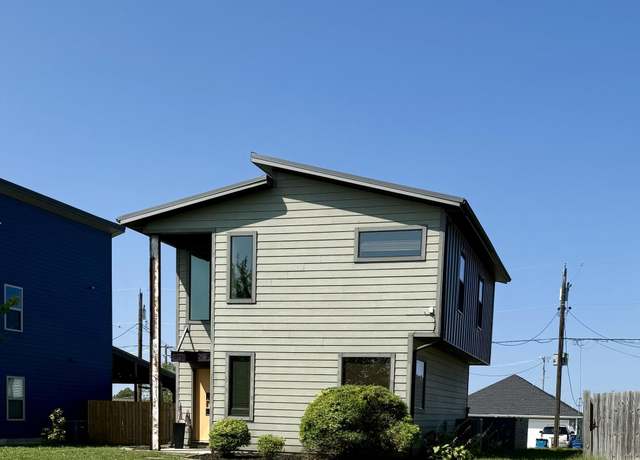Property at 2424 S Pennsylvania Ave, Joplin, MO 64804, 2 beds, 1.5 baths