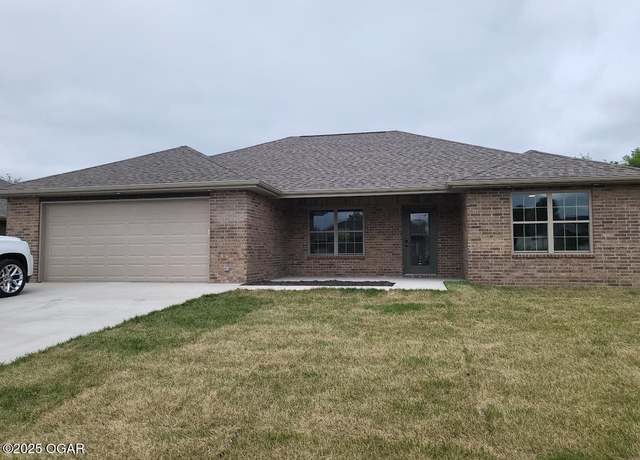 Property at 1554 Ridgemont Ave, Monett, MO 65708, 3 beds, 2 baths