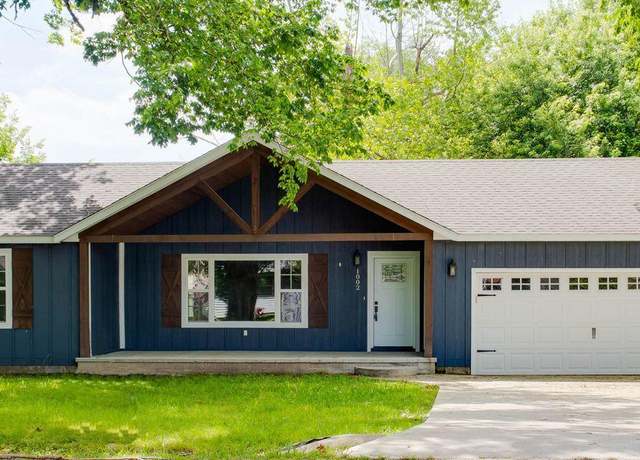 Property at 1002 S Mill St, Grove, OK 74344, 3 beds, 2 baths