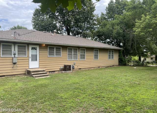 Photo of 102 W Garner St, Goodman, MO 64843