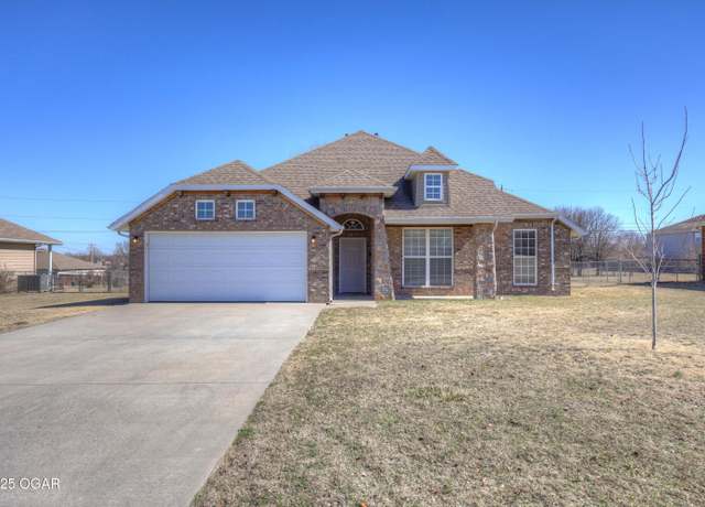 Property at 2415 S Illinois Ave, Joplin, MO 64804, 3 beds, 2 baths