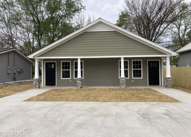 Property at 412 A & B Maple St, Neosho, MO 64850, 2 beds, 2 baths