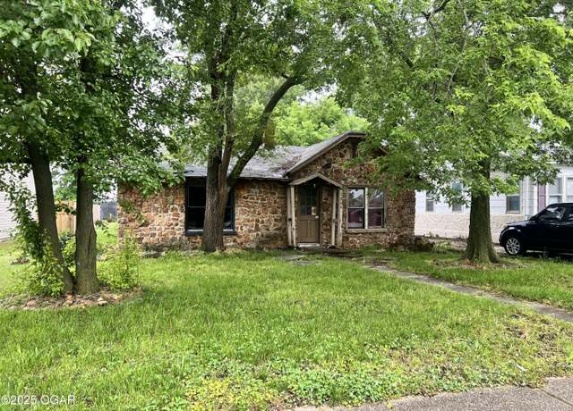 Property at 1804 W 4th St, Joplin, MO 64801, 2 beds, 1 bath