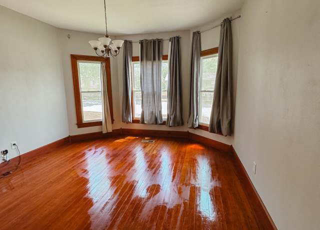 Property at 1515 S Garrison Ave, Carthage, MO 64836, 3 beds, 2 baths