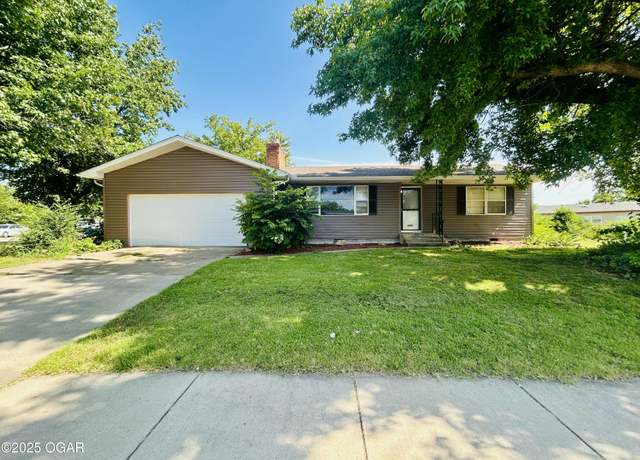 Property at 2305 E 24th St, Joplin, MO 64804, 3 beds, 2 baths
